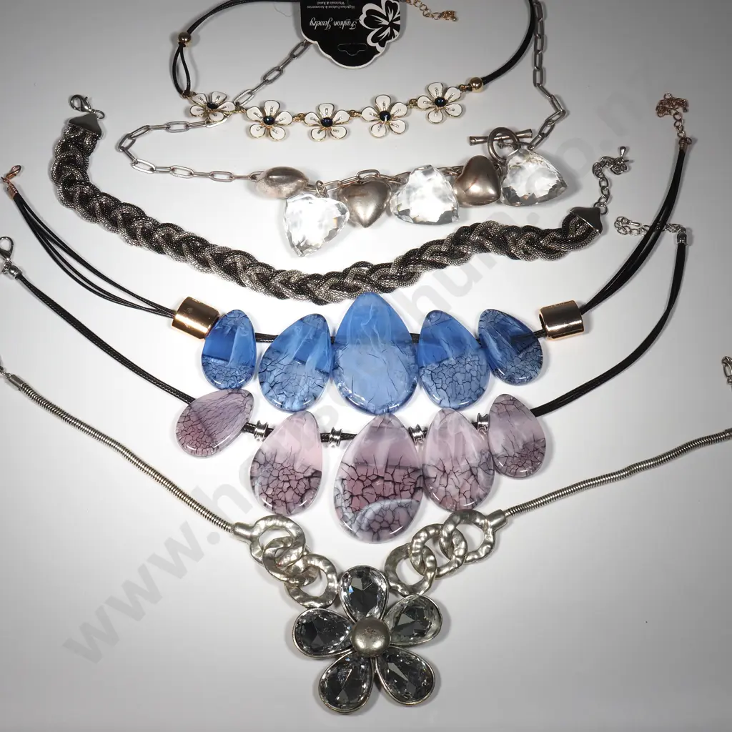 Five Costume Jewellery Necklaces  Image 1++