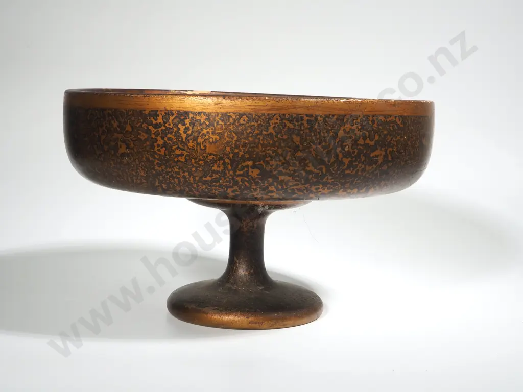 Large Lacquer Bowl On Stand  Image 1++