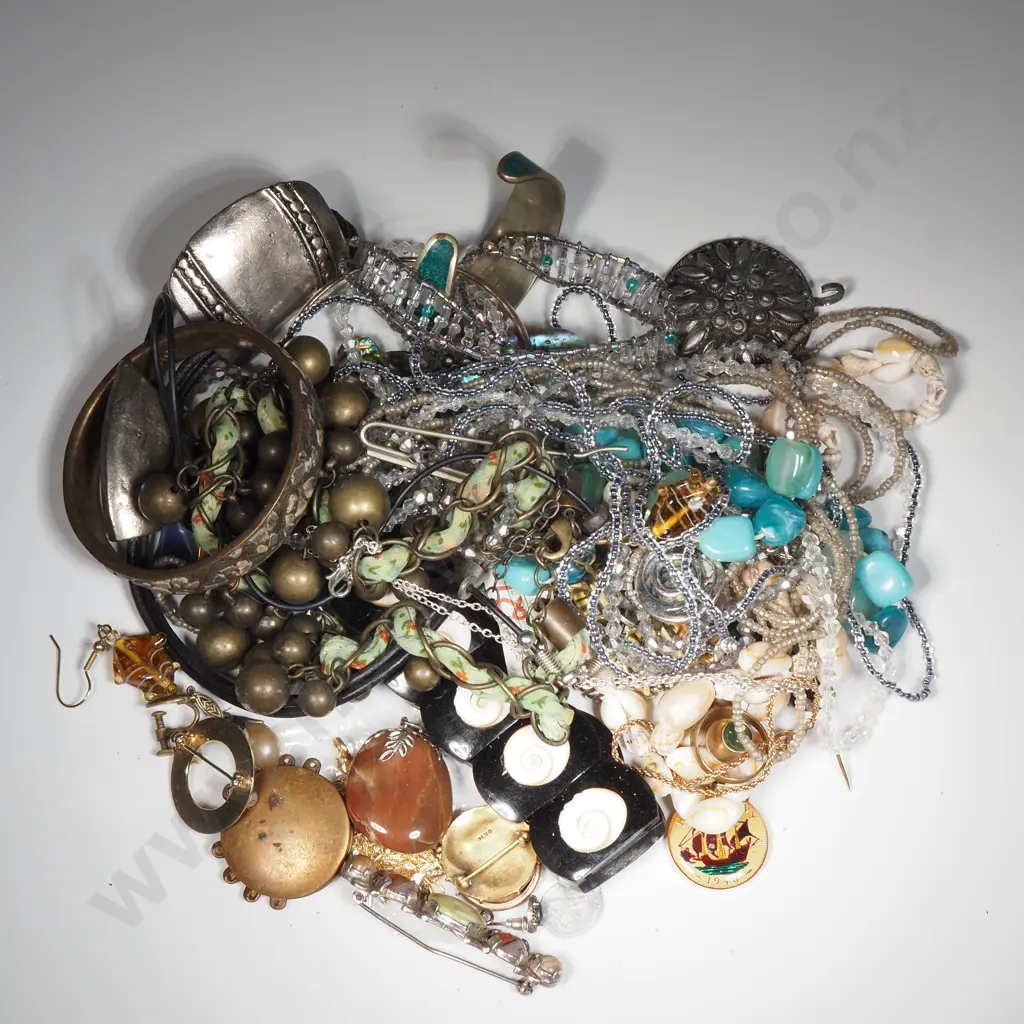 Bag Of Costume Jewellery Including Chokers, Crystal Beads, Paua Shell Pendant  Image 1++