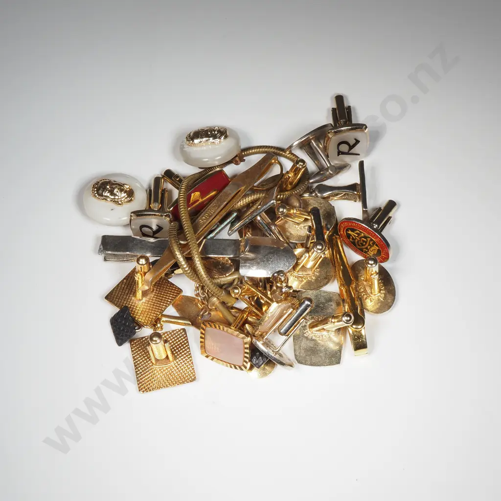 Quantity Of Vintage Cufflinks & Tiepins  Image 1++
