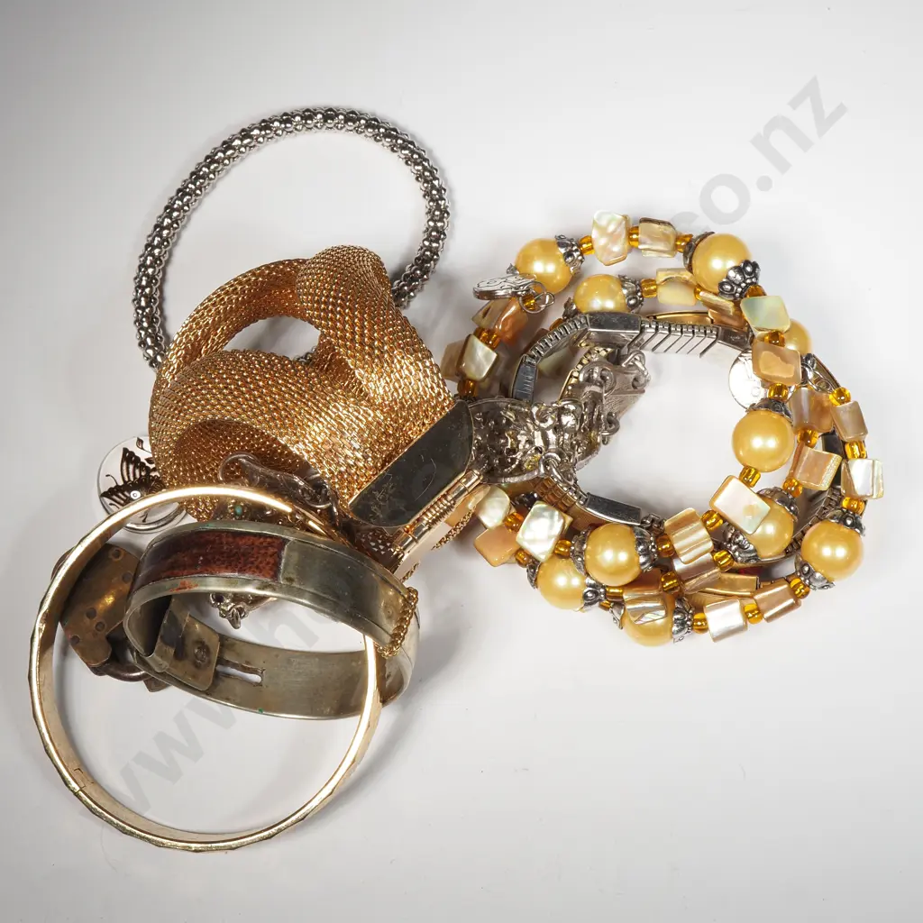 Quantity  of Costume Bangles Image 1++