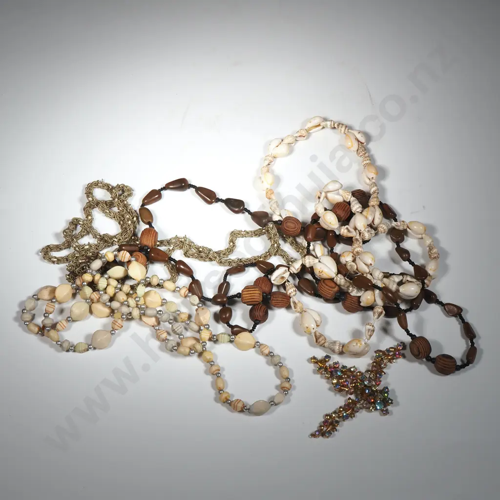 Assorted Bear & Shell Necklaces Image 1++