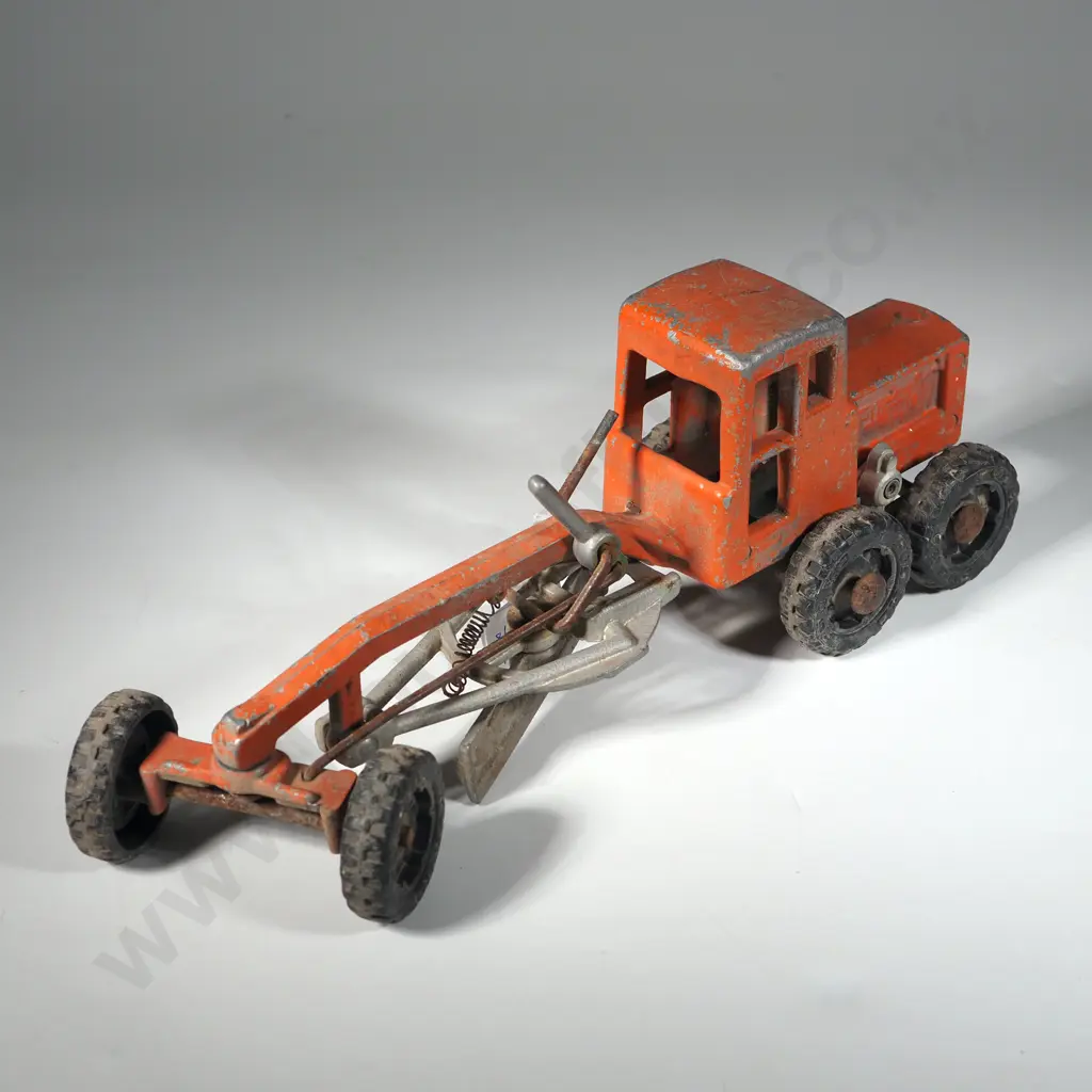 Model 803 Orange Funho Grader. Image 1++