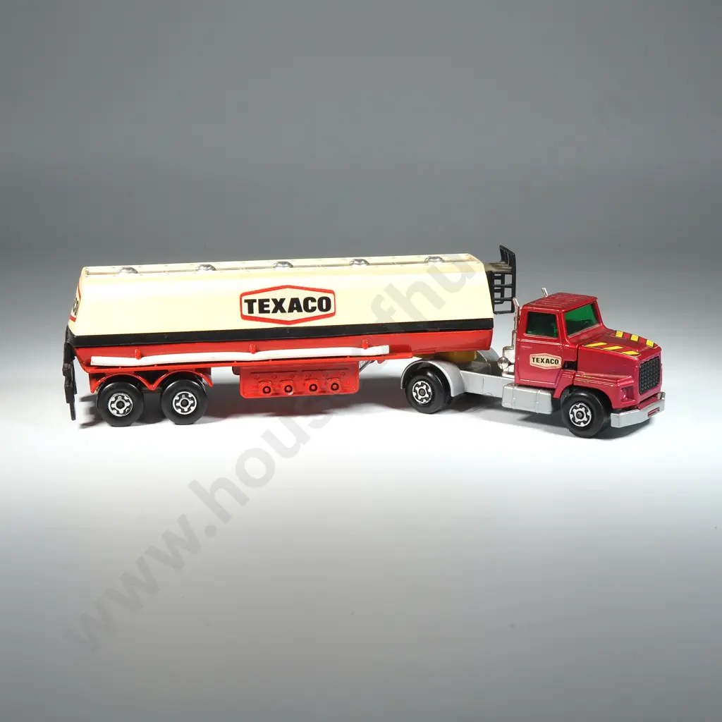 Matchbox Super Kings: k-16 Articulated Tanker 'Texaco' Image 1++