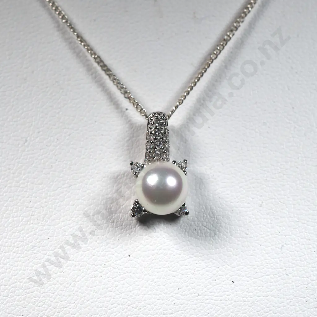 Sterling Silver  Chain &  Single Pearl  Pendant Image 1++