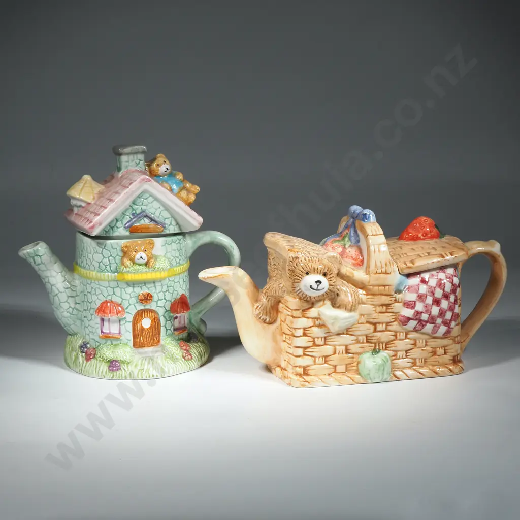 A Pair of Large Novelty Teapots Image 1++