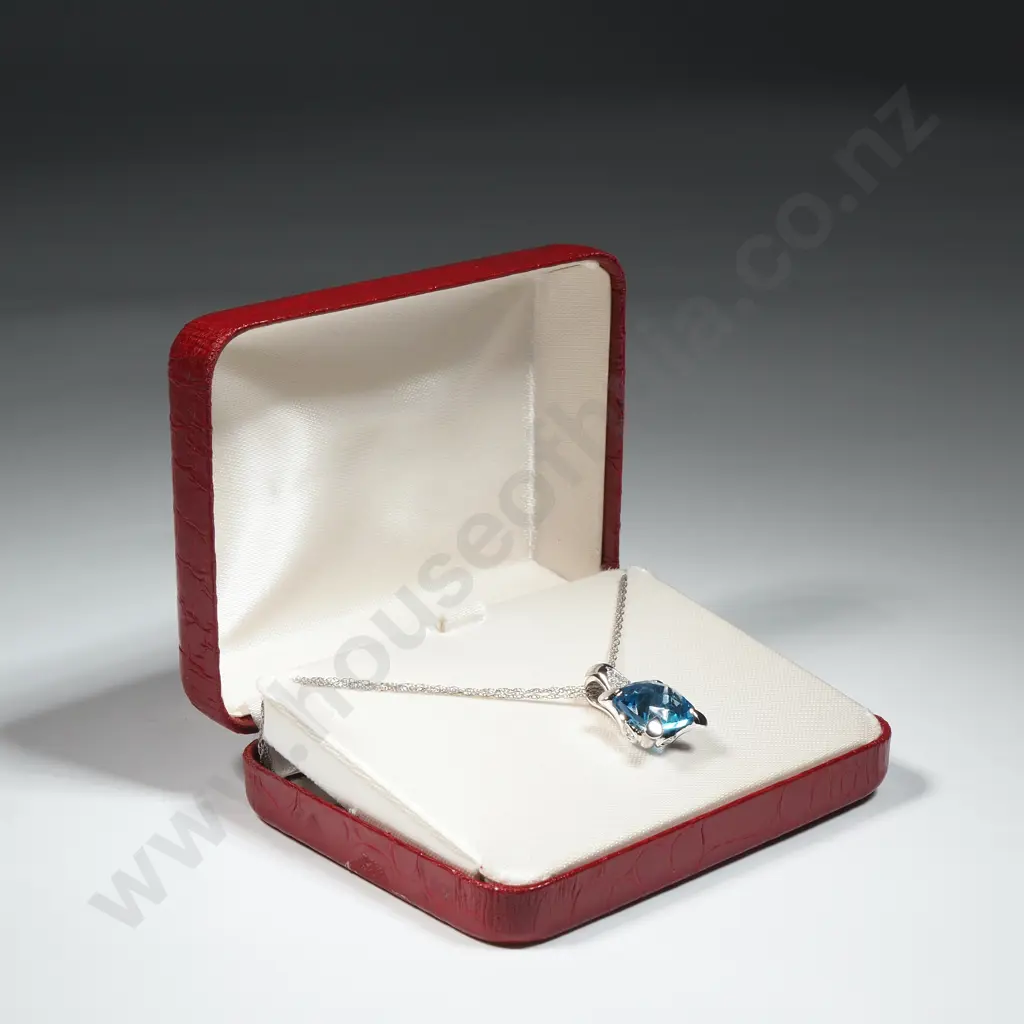 14ct Gold Blue Topaz & Diamond Pendant & Chain Image 1++