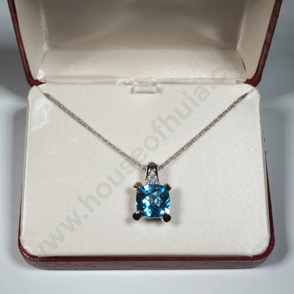 14ct Gold Blue Topaz & Diamond Pendant & Chain Image 1++