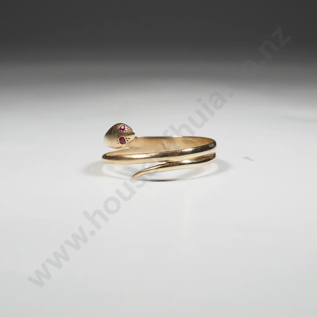 9ct Gold Snake Ring w Red Eyes Image 1++