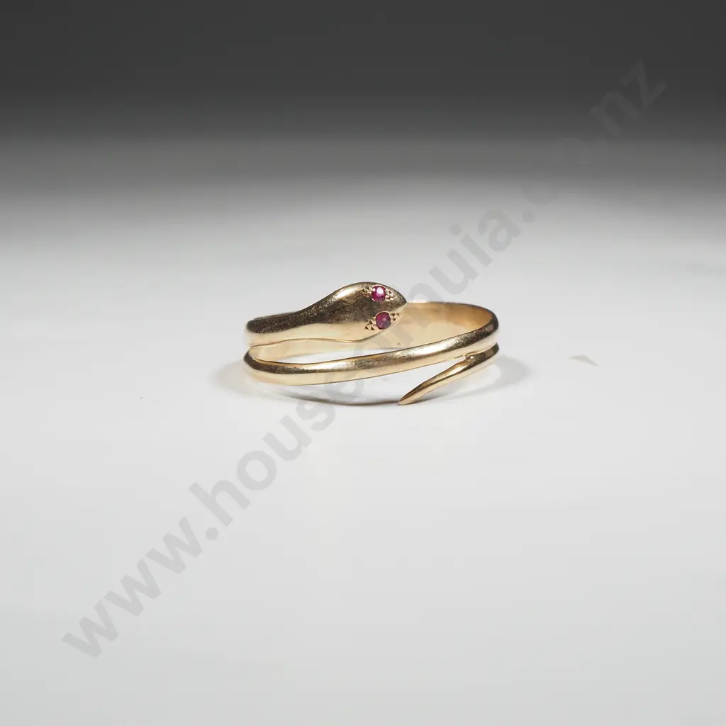 9ct Gold Snake Ring w Red Eyes Image 1++