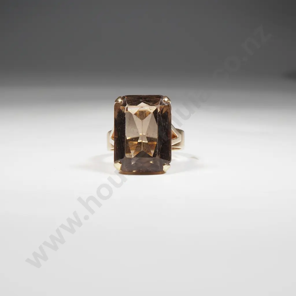 9ct Gold Large Topaz Ring Image 1++