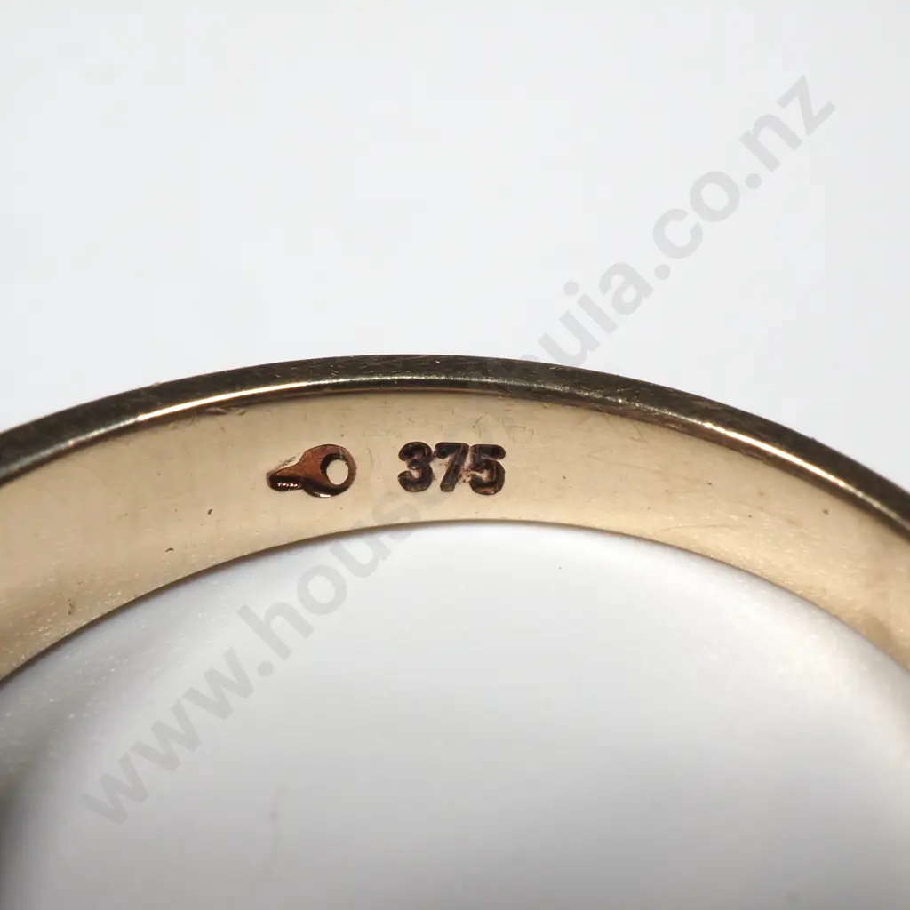 9ct Gold Diamond Ring w Valuation - $4,000.00 Image 1++