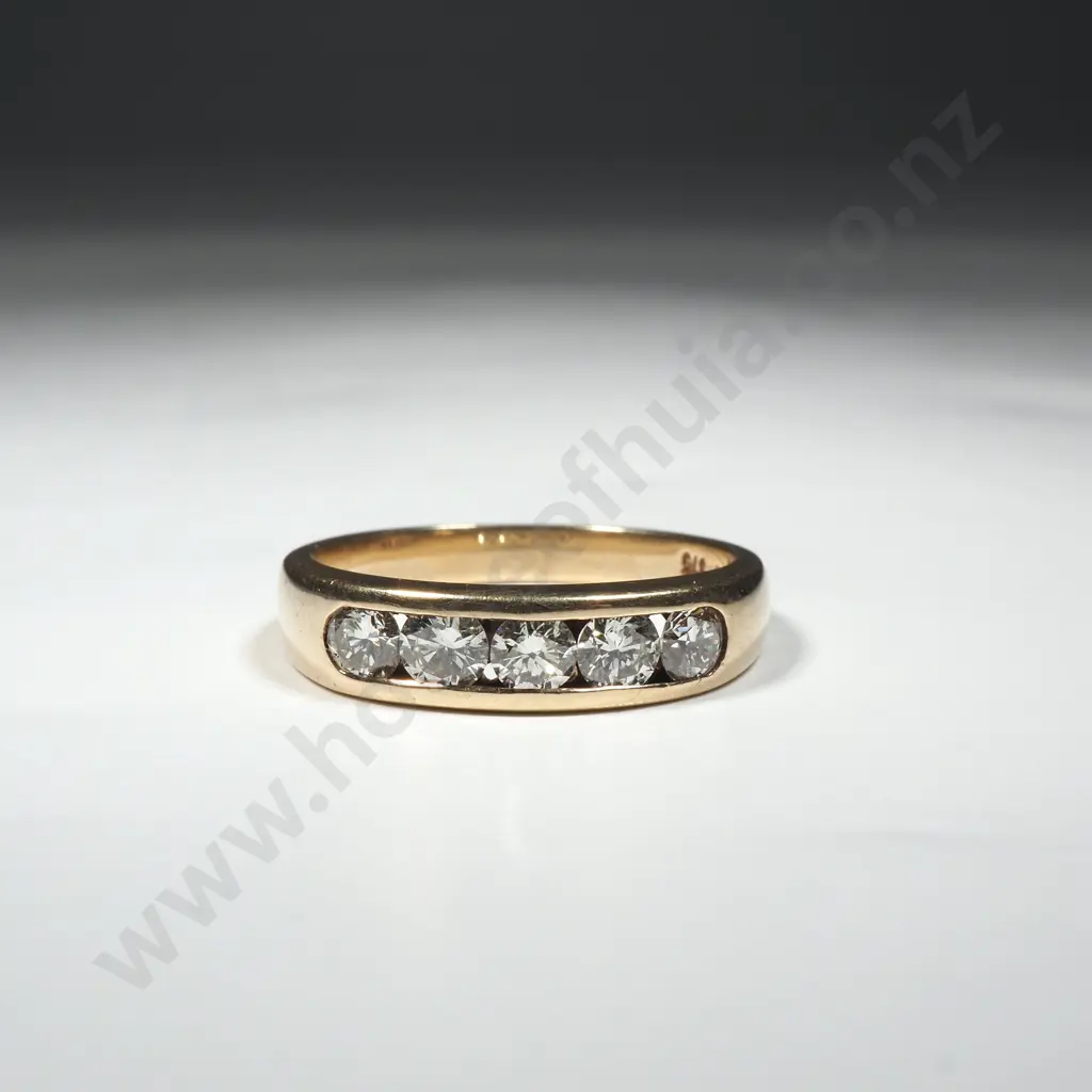 9ct Gold Diamond Ring w Valuation - $4,000.00 Image 1++