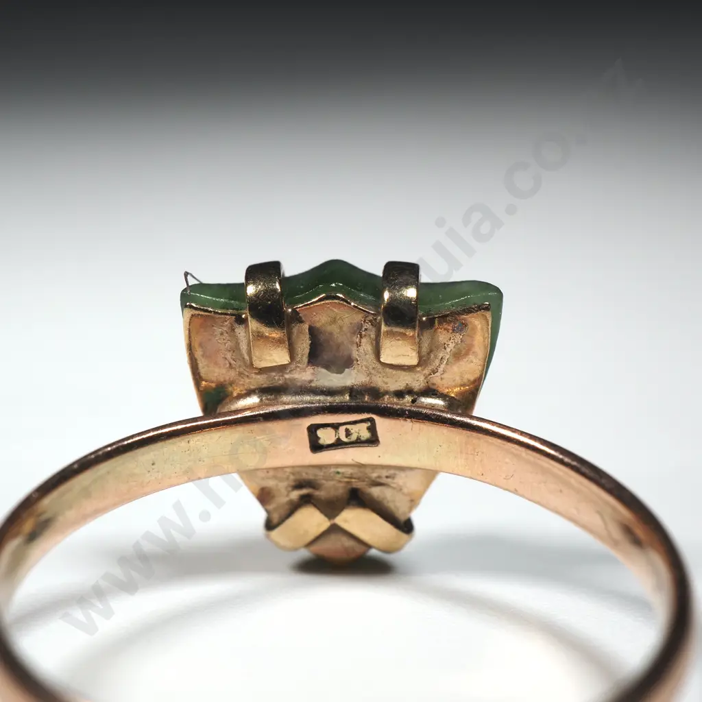 9ct Shield Shaped Greenstone Ring w Central Seed Pearl In Original Art Deco Ivorex Box Image 1++