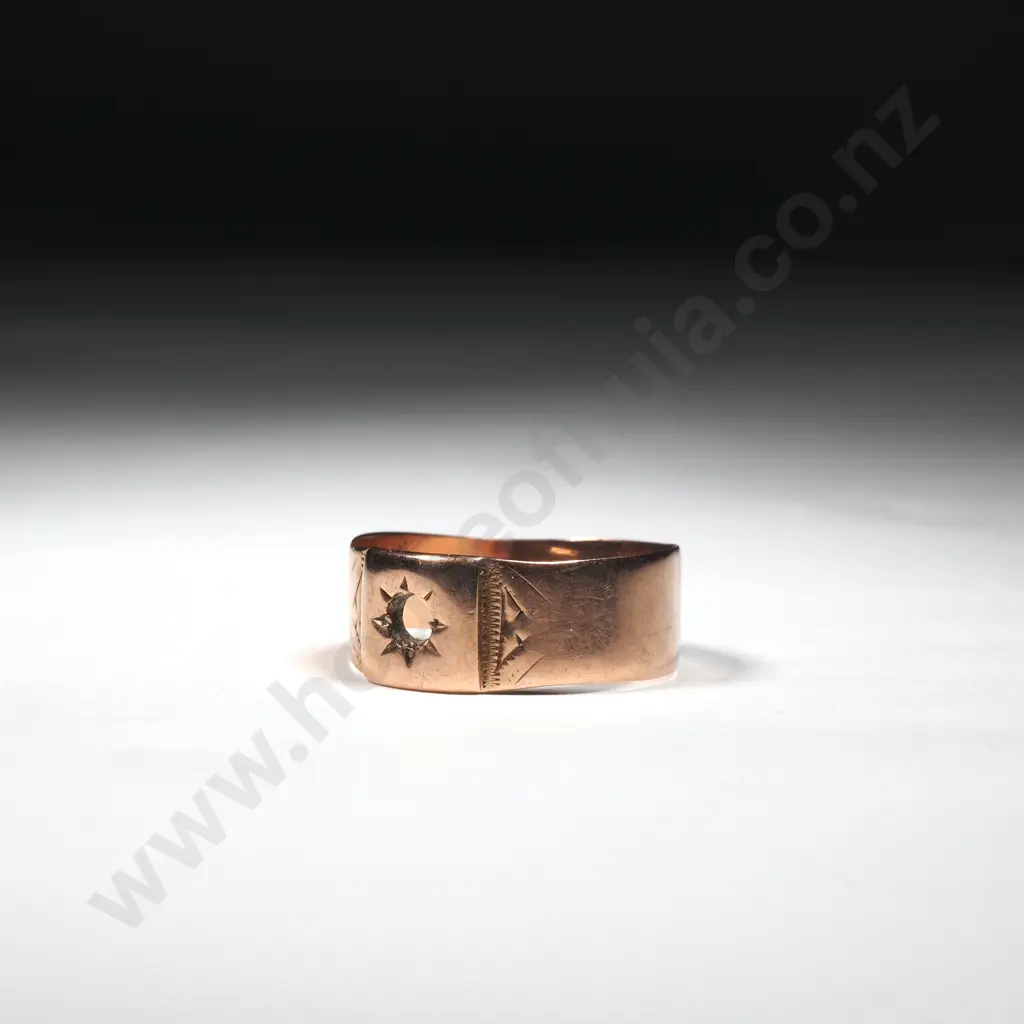 Antique 9ct Gold Ring with Assay Marks. Stone Missing Image 1++