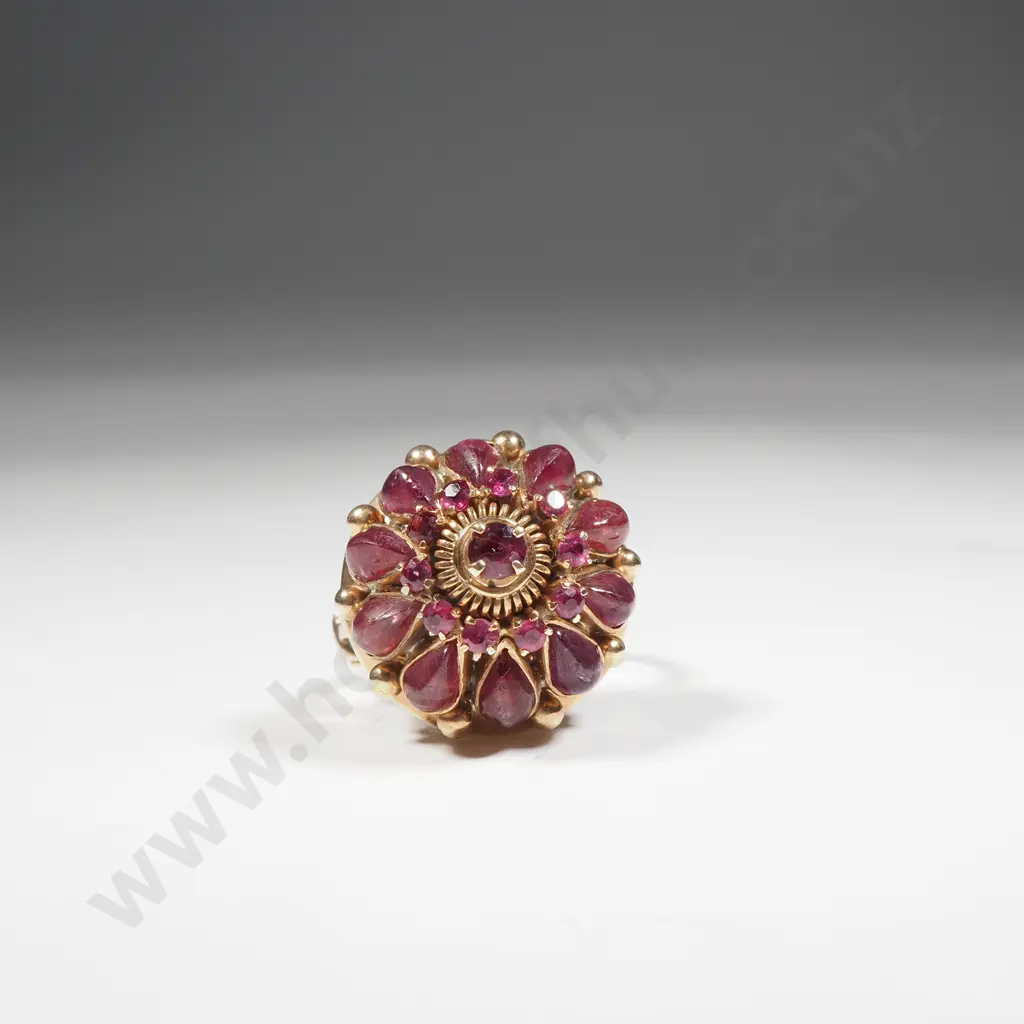 Substantial 14ct Gold Red Gem Ring Image 1++