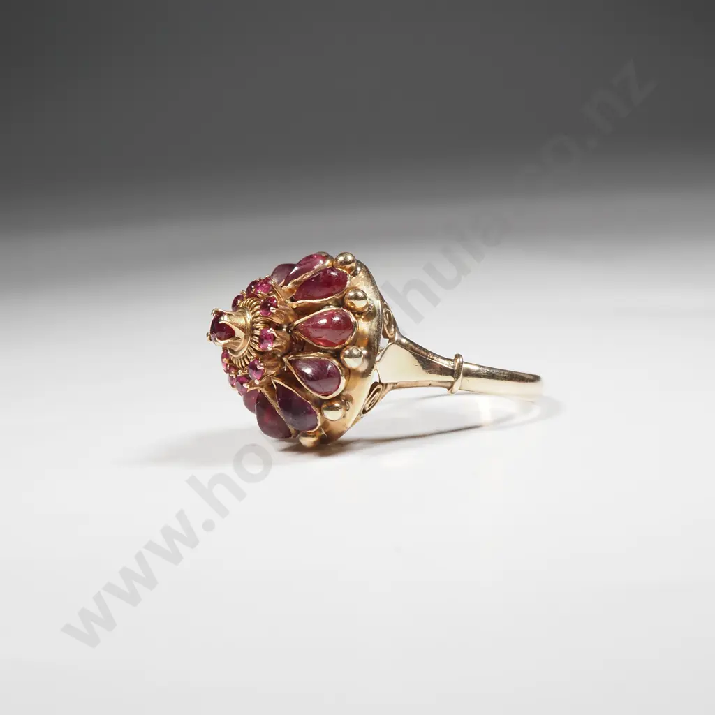 Substantial 14ct Gold Red Gem Ring Image 1++