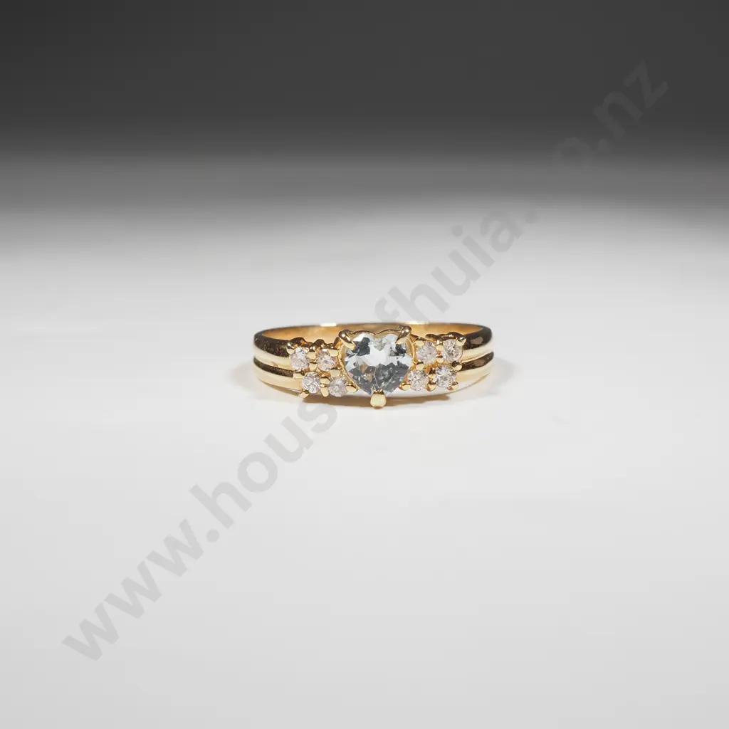 18ct Gold White & Blue Heart Gem Ring Image 1++