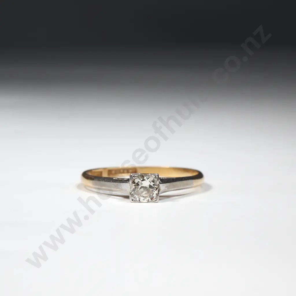 Solitaire Gold/Platinum Diamond Ring. Image 1++
