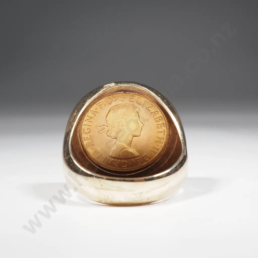 1958 Full Gold Sovereign Ring in Substantial 9ct Gold Mount Image 1++