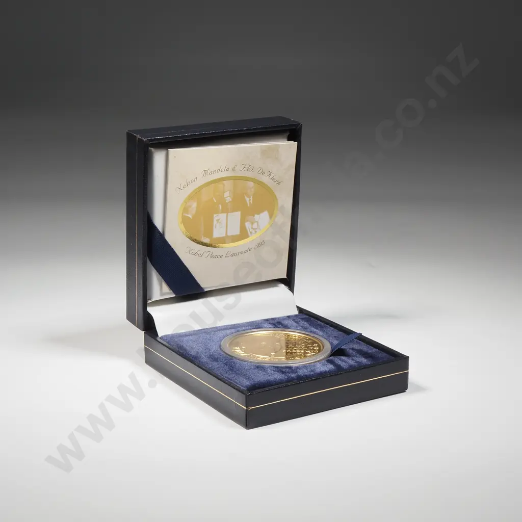 1993 South Africa One Ounce Gold Medallion - Nelson Mandel & F De Klerk Nobel Peach Laureates Image 1++
