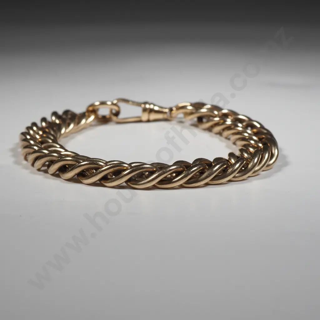 Substantial 9ct Gold Tight Curb Link Braceet Image 1++