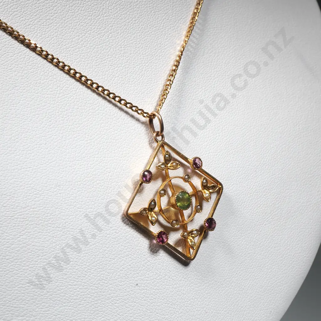 Antique 9ct Gold Pendant on 9ct Gold Chain Image 1++