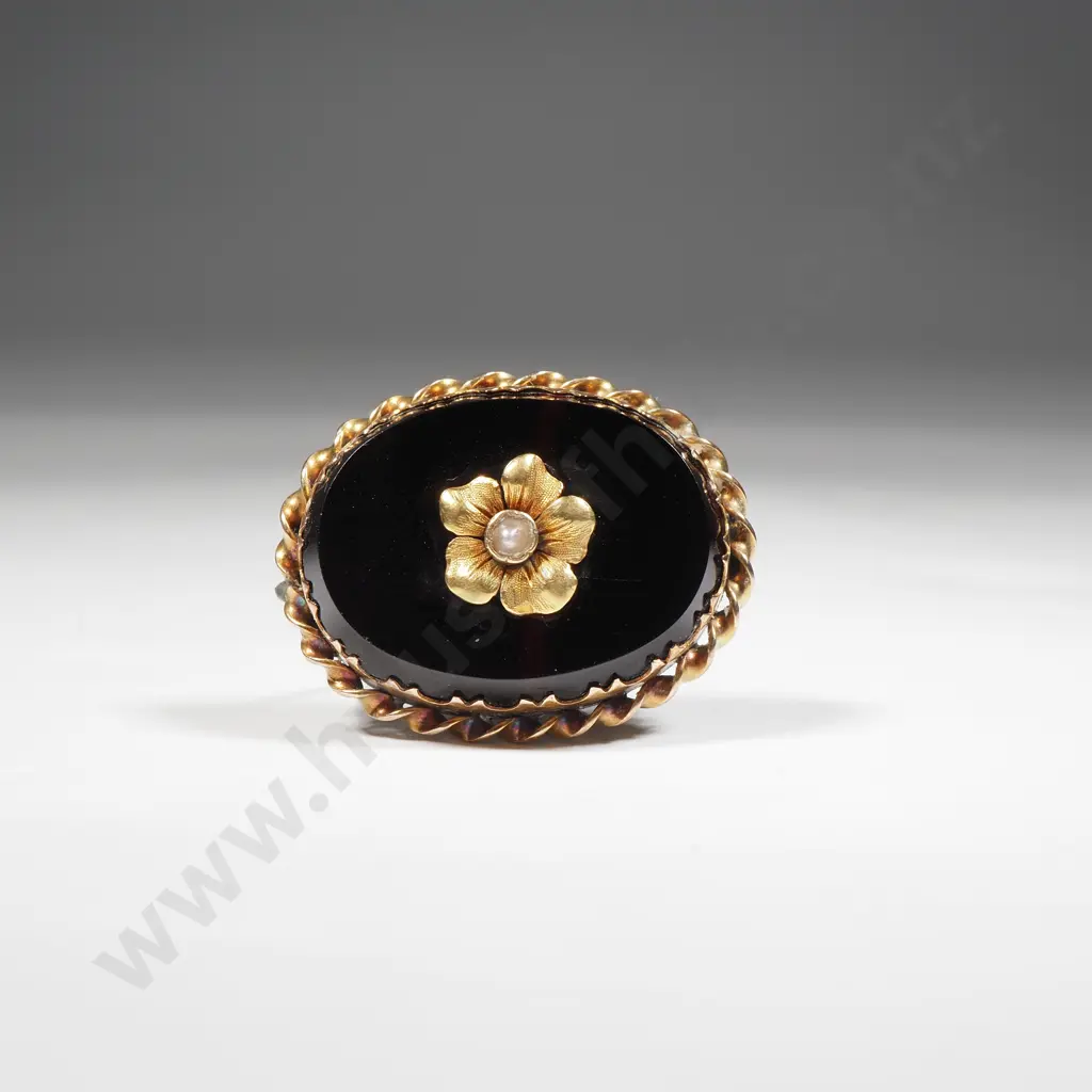 Antique 9ct Gold Onyx Brooch Image 1++