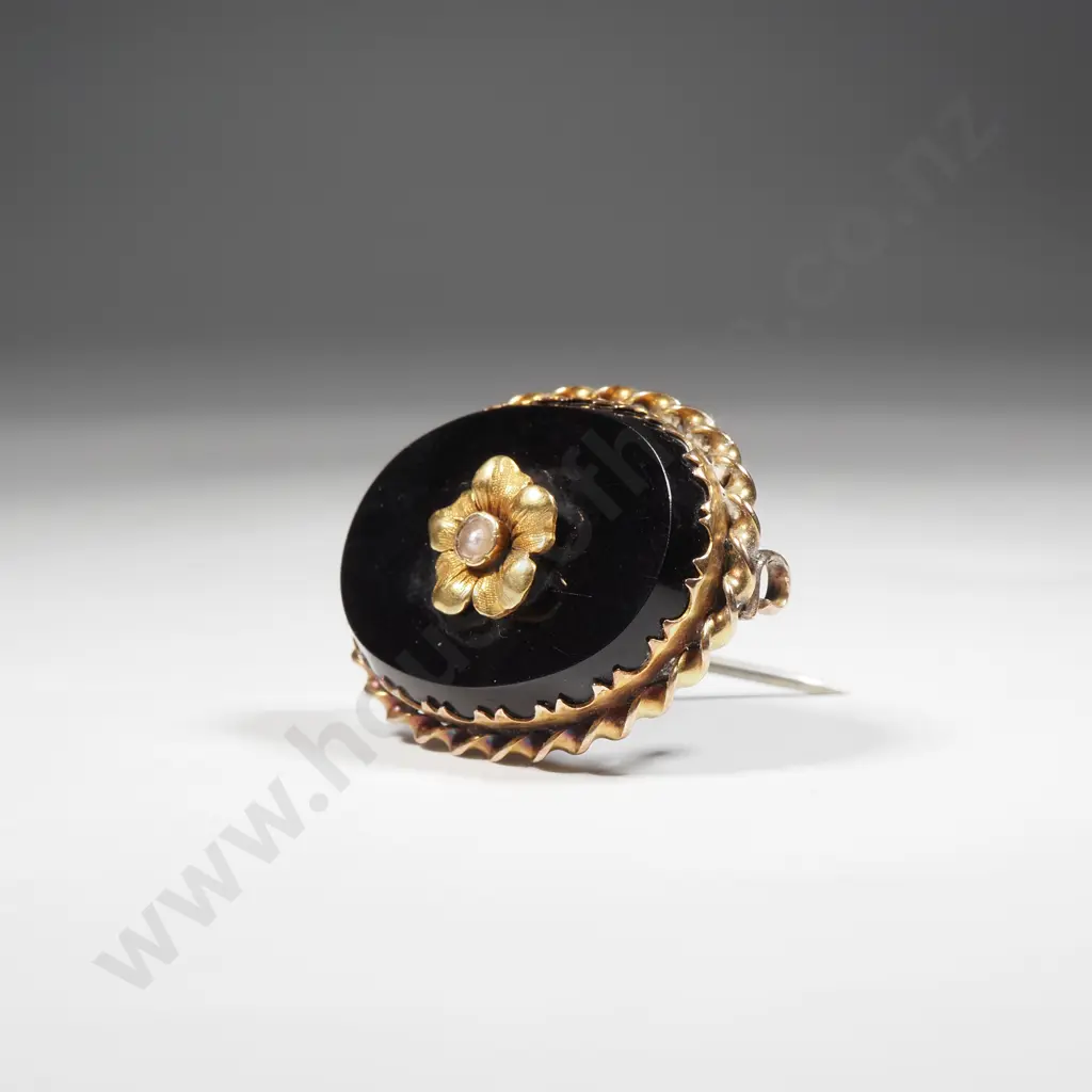 Antique 9ct Gold Onyx Brooch Image 1++