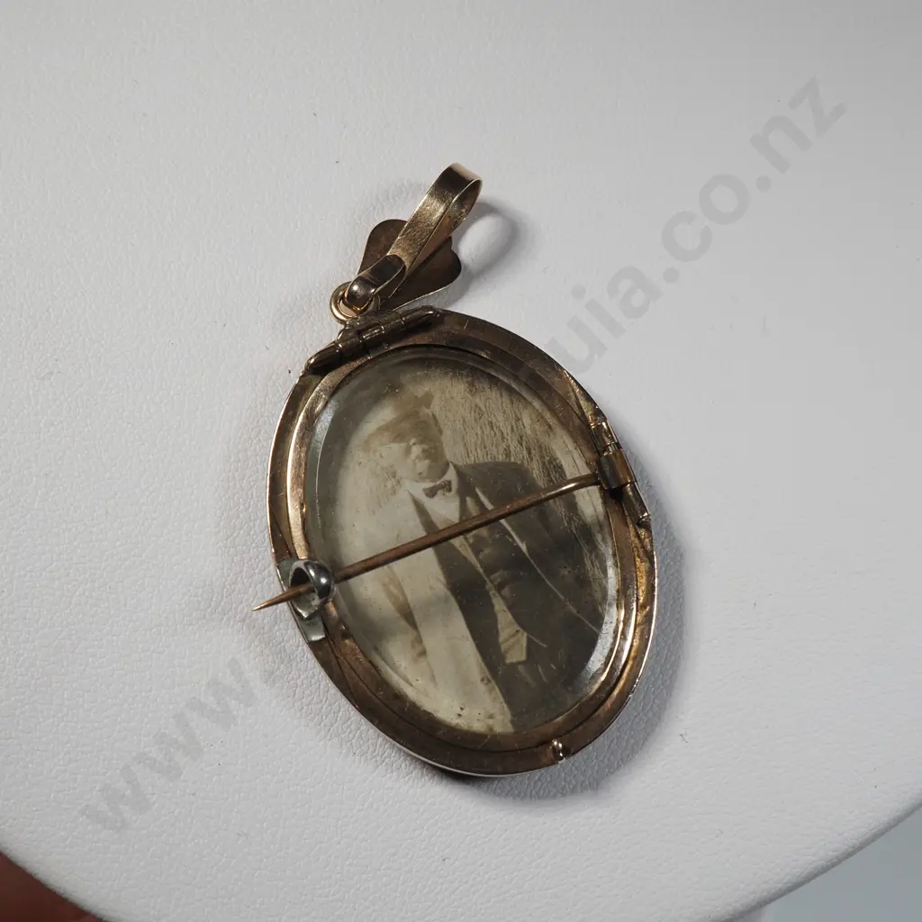 Victorian 9ct Gold & Enamel Locket Image 1++