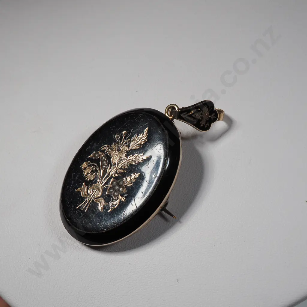 Victorian 9ct Gold & Enamel Locket Image 1++