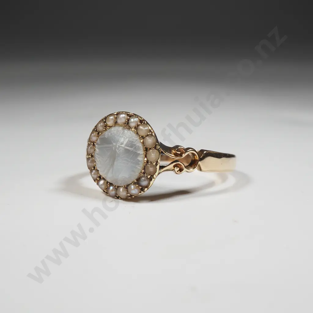 Antique 15ct Gold Seed Pearl & Mother of Pearl Ring w English Hallmarks Image 1++