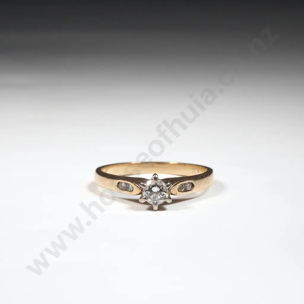 9ct Gold Solitaire Diamond Ring Image 1++