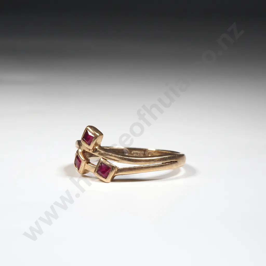 10ct Gold Red Gem Ring Image 1++