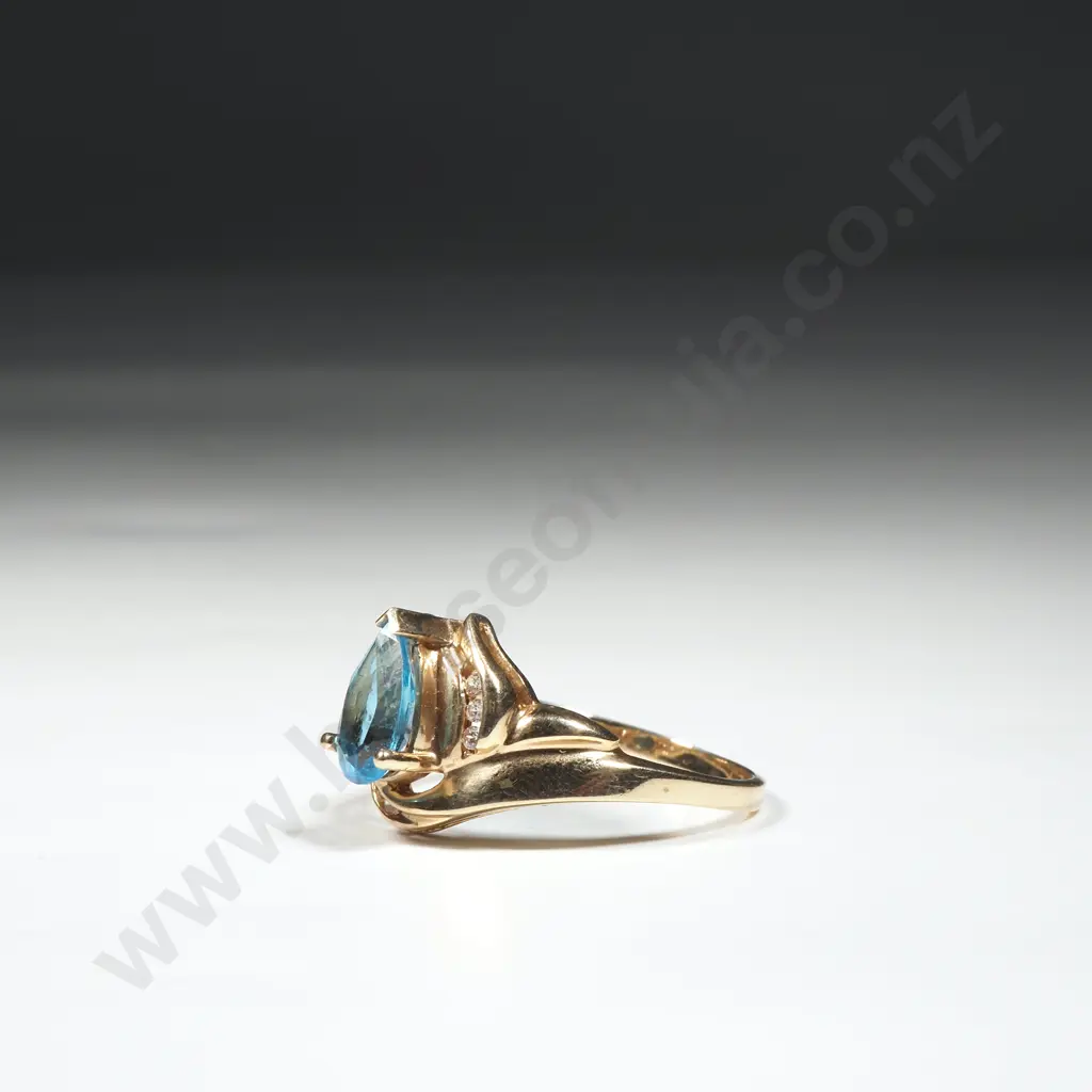 10ct Gold Blue & White Gem Ring Image 1++
