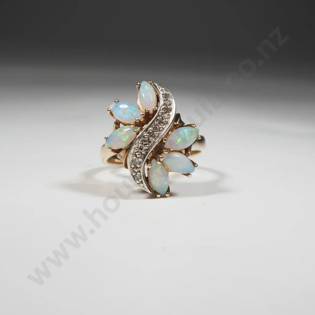 9ct Gold Opal & Diamond Ring Image 1++