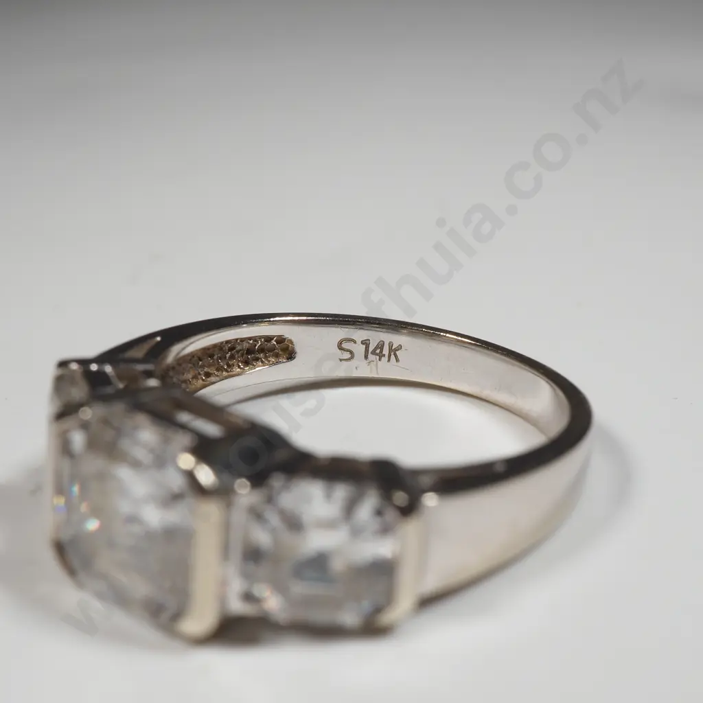 Substantial 14ct White Gold CZ Ring Image 1++
