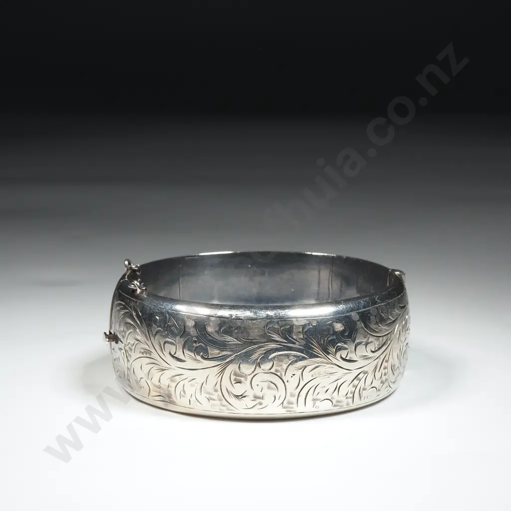 Vintage Sterling Silver Hinged Bangle with Engraved Front Panel  Image 1++