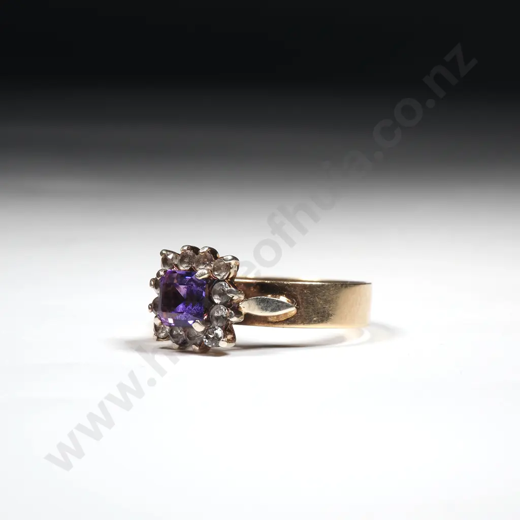 9ct Gold & Purple Gem Ring Image 1++