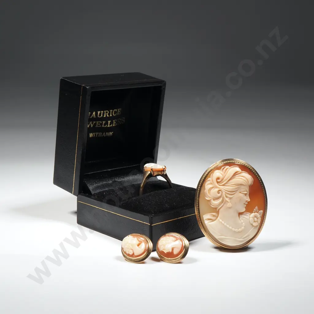 9ct Gold Cameo Brooch / Earring / Ring Set Image 1++