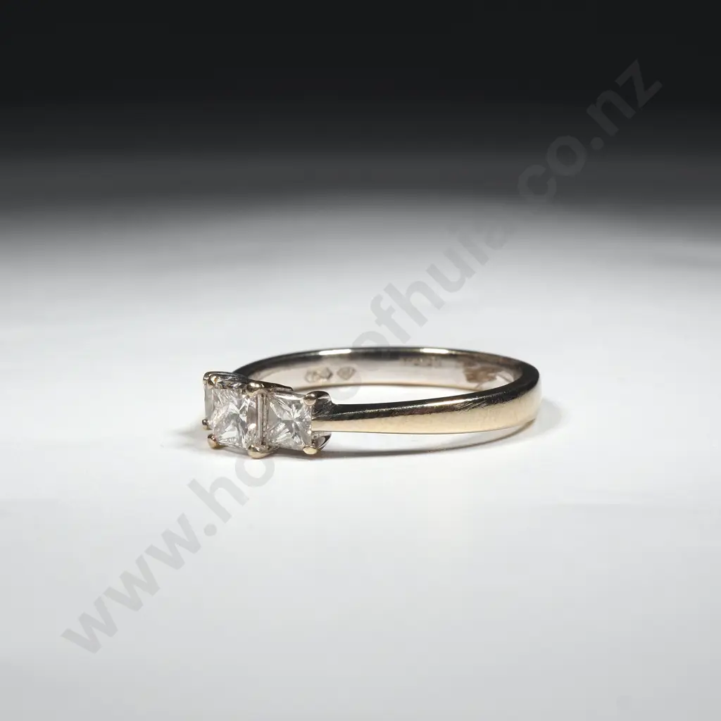 18ct White Gold Three Princess Diamond Ring Image 1++