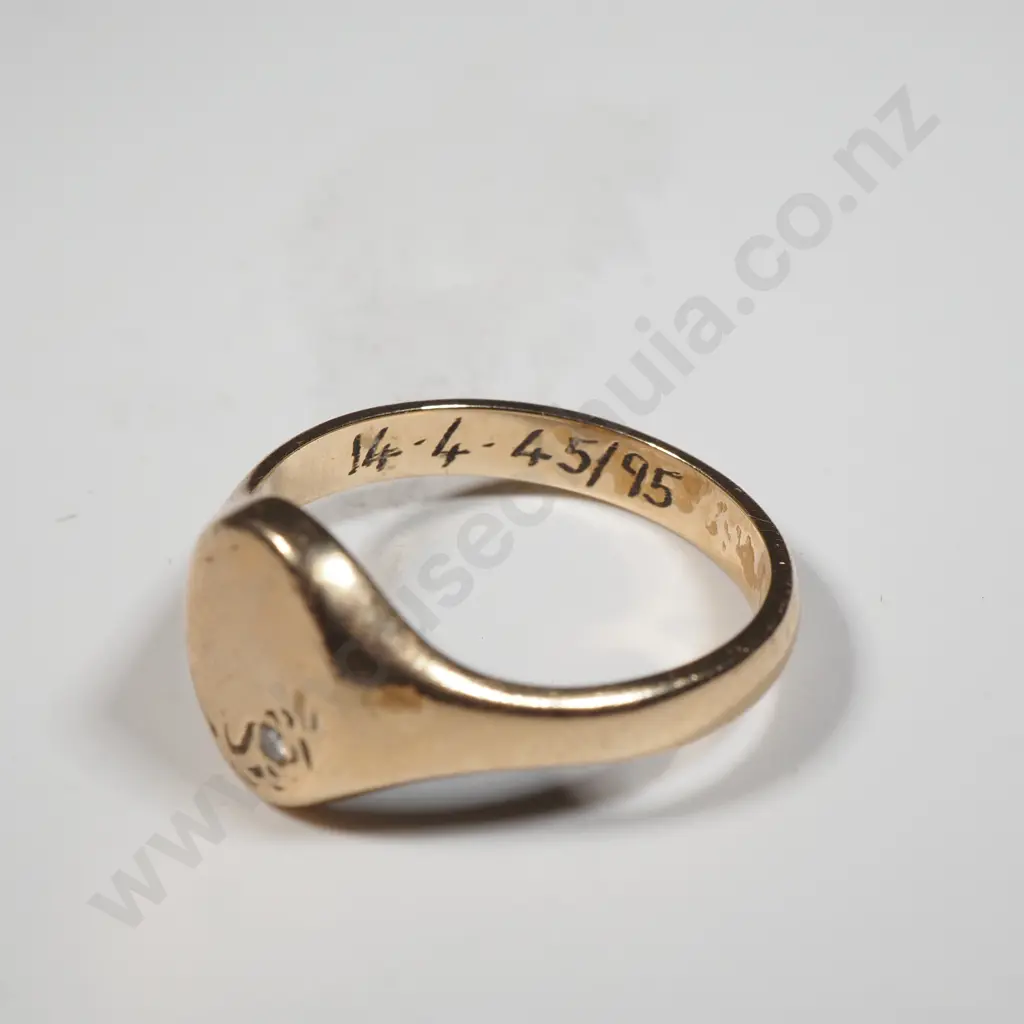 9ct Gold Signet Ring Image 1++