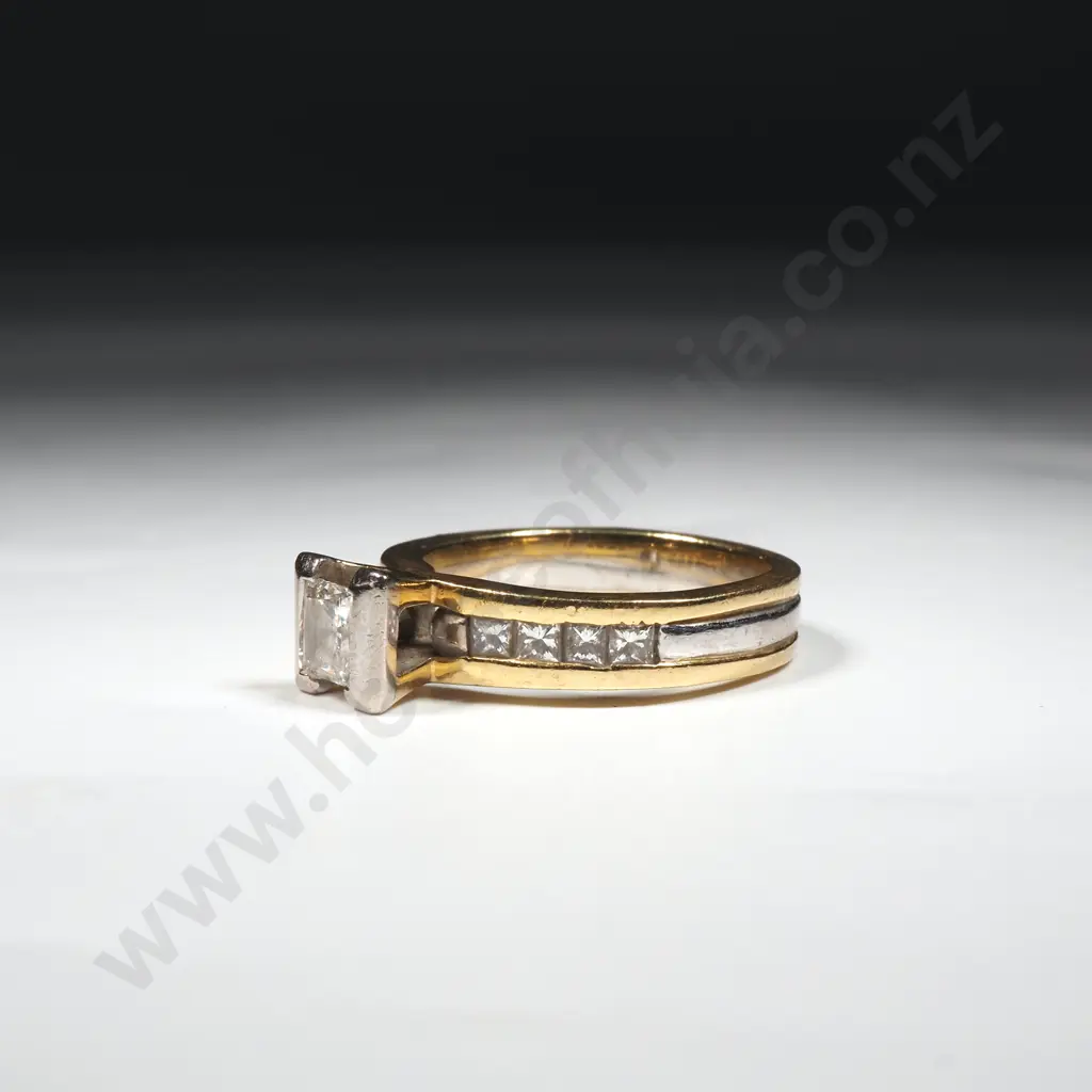 18ct Gold & Substantial Diamond Ring Image 1++