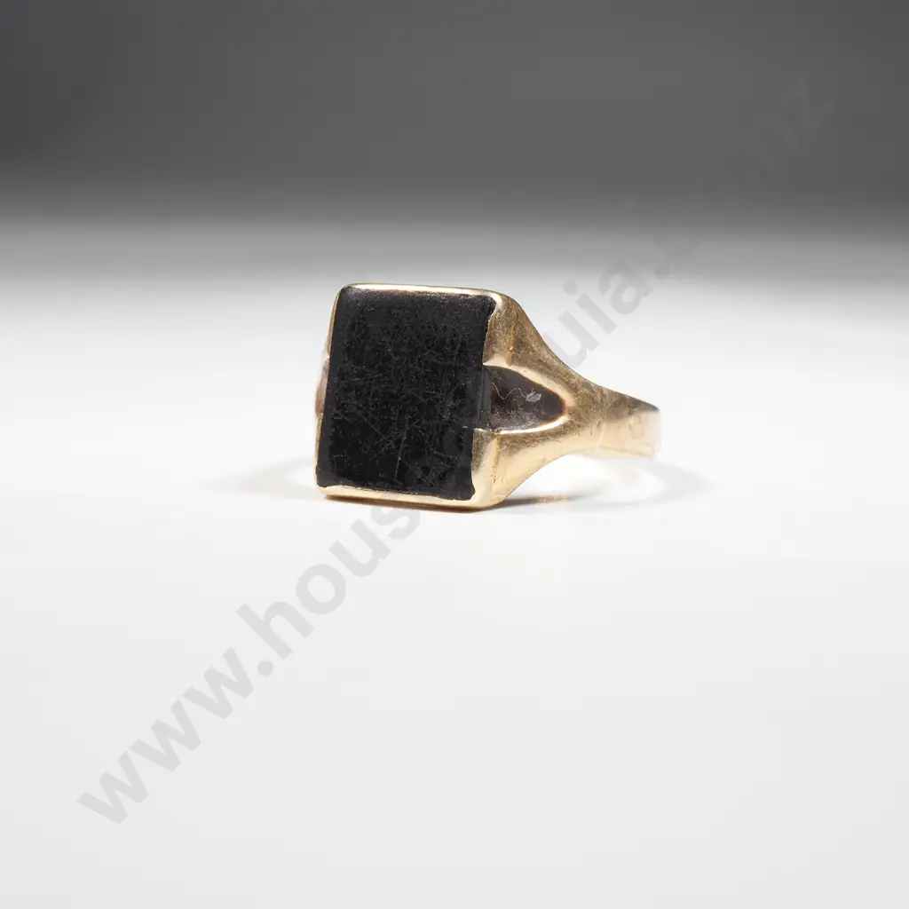 9ct Gold Onyx Signet Ring Image 1++