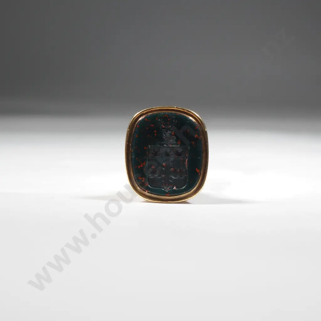 Exquisite 18ct Gold Seal Image 1++