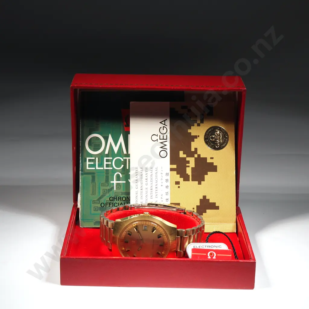 Cased Omega Electronic F300 w Box & Papers Image 1++