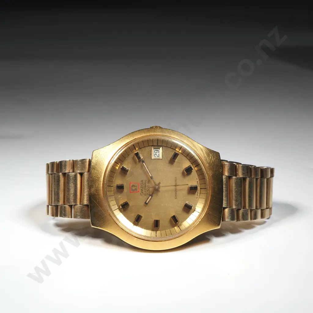 Cased Omega Electronic F300 w Box & Papers Image 1++