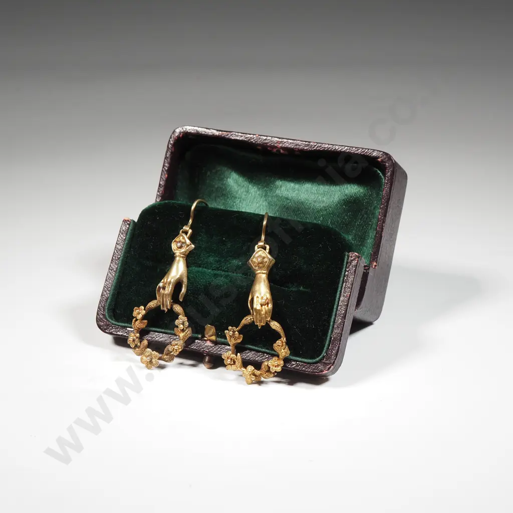 Exceptional Georgian 18ct Gold Earrings w Hands Holding Wreaths Image 1++