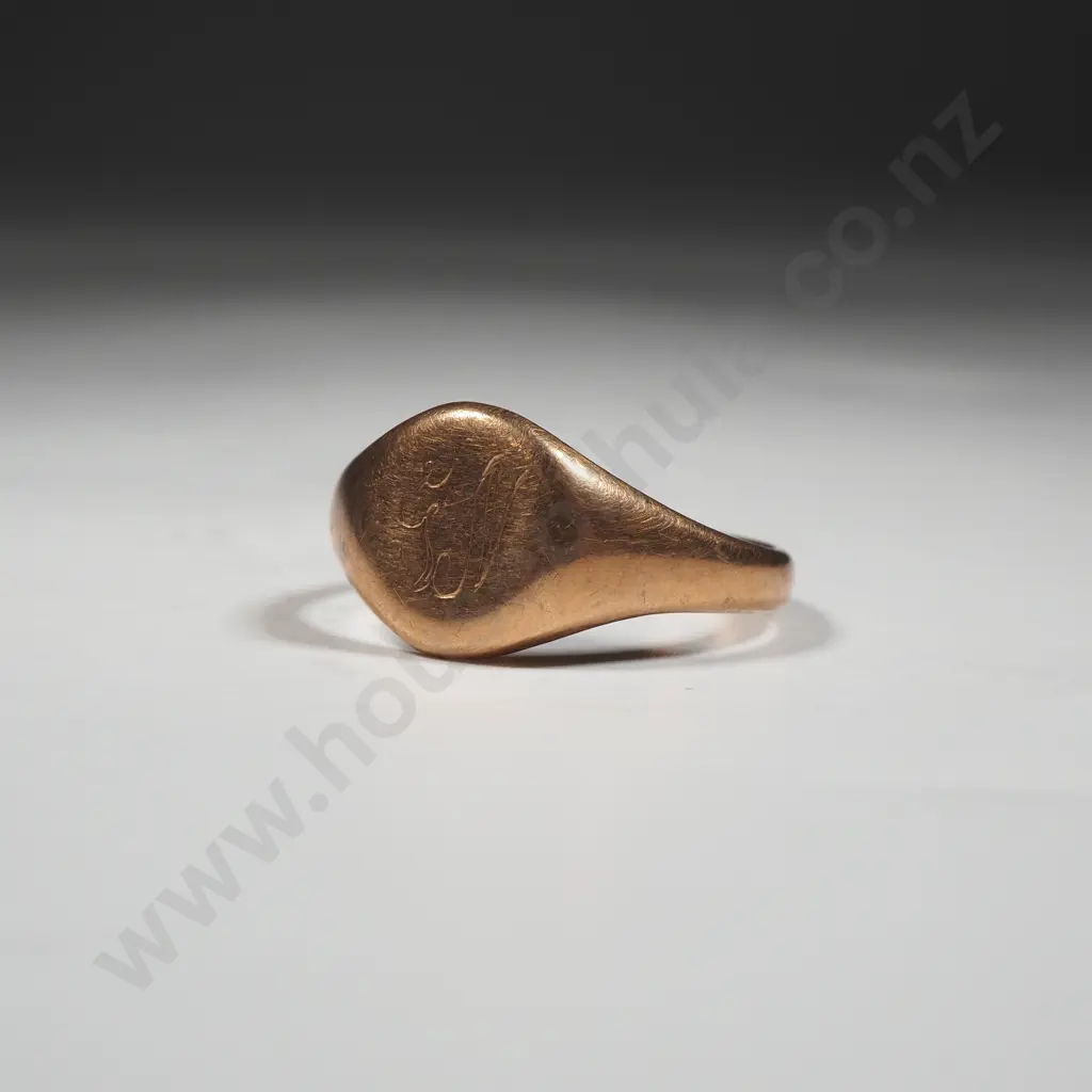 9ct Gold Signet Ring. Initialled Image 1++