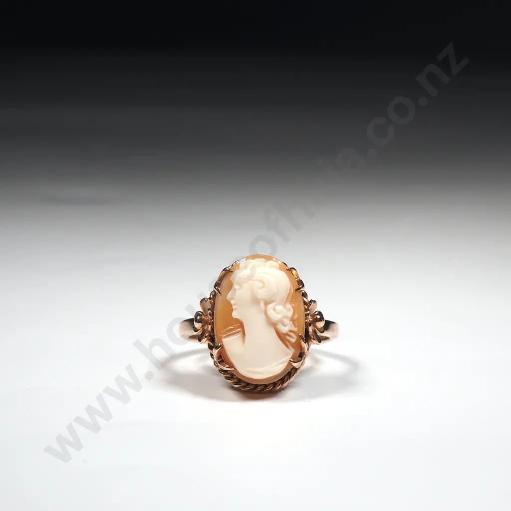 9ct Gold & Cameo Ring Image 1++